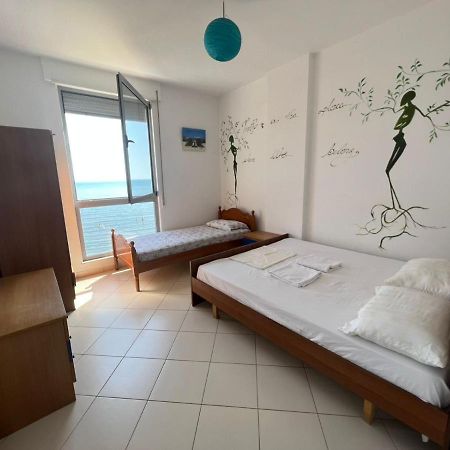 Blue Sky Apartaments Durrës Esterno foto