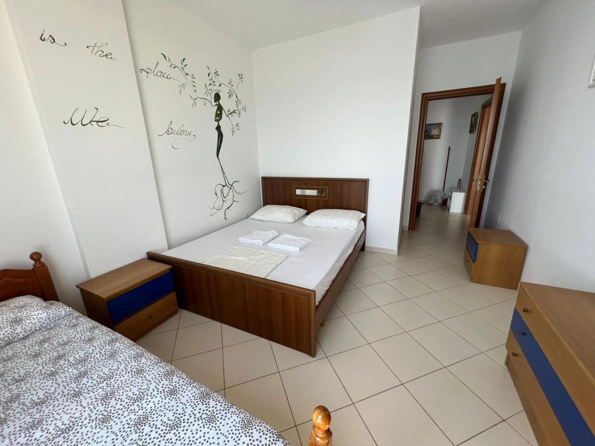 Blue Sky Apartaments Durrës Esterno foto