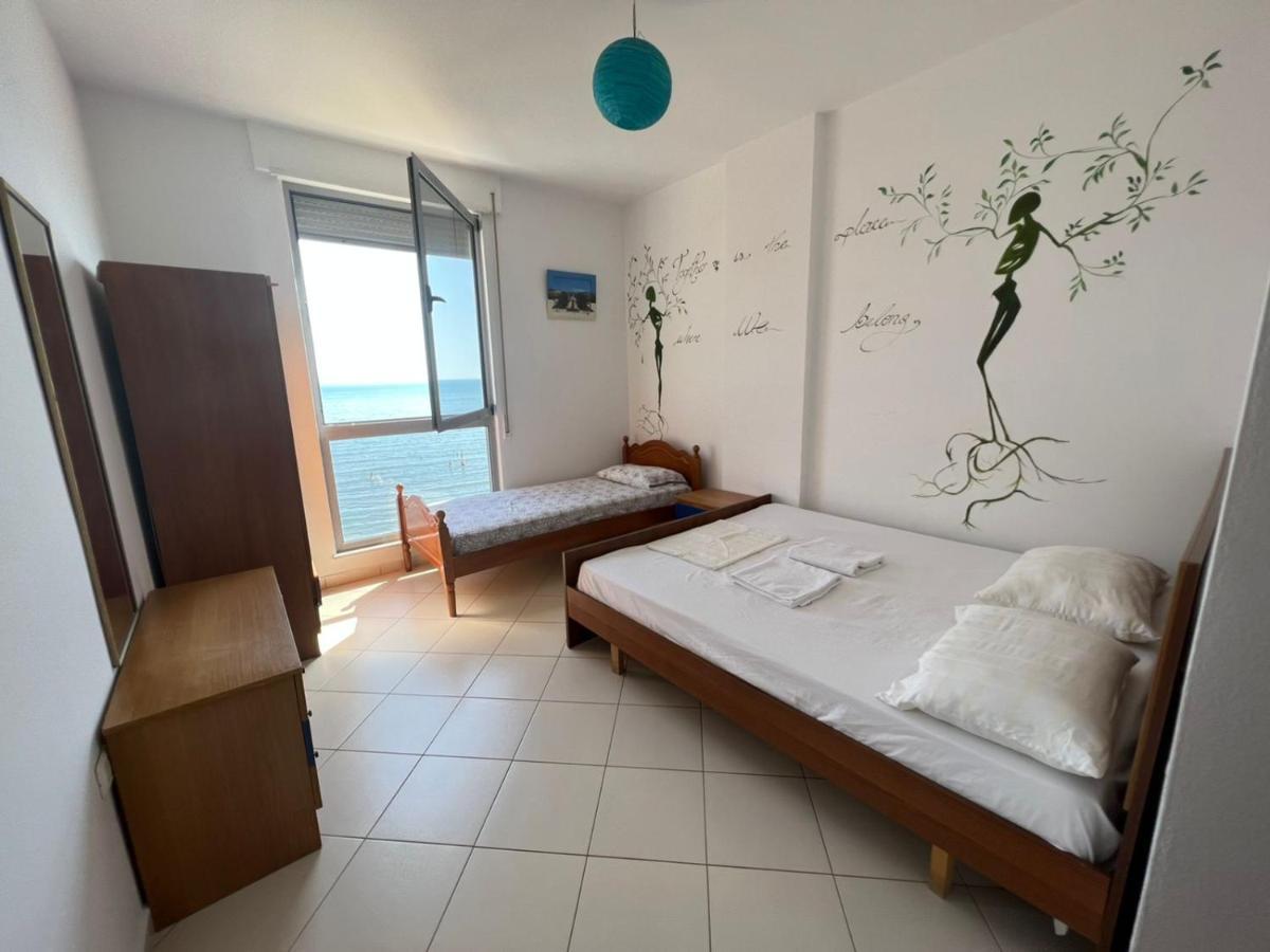 Blue Sky Apartaments Durrës Esterno foto